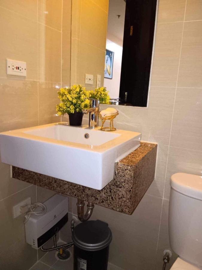 Studio Condo Building 81 Newport Boulevard Manila Kültér fotó